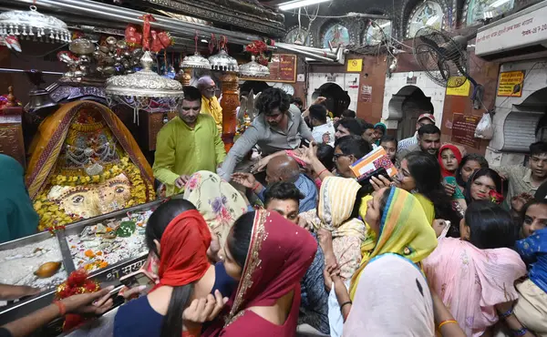 stock image NEW DELHI, INDIA - APRIL 11, 2024: Heavy rush Devotees line and offering prayer at Kalka ji Mandir (Temple) at Nehru Place during the ongoing Navratri festival  on April 11, 2024 in New Delhi, India.