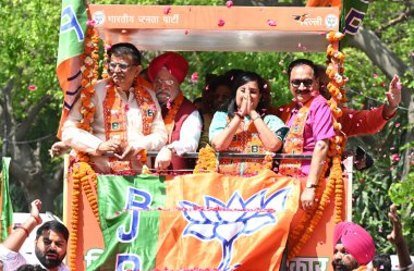 NEW DELHI, INDIA - 30 APRIL: Yeni Delhi BJP adayı Bansuri Swaraj 'ın Adaylık Mitingi, Birlik Bakanı Sardar Hardeep Singh Puri, Delhi BJP Başkanı Virendra Sachdeva, Delhi BJP Sorumlu Om Prakash Dhankar ve diğer liderler 