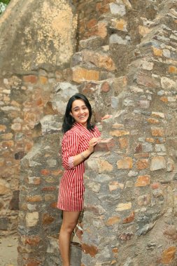 NEW DELHI, INDIA - 13 Nisan 2024: Bollywood oyuncusu Apoorva Arora, 13 Nisan 2024 tarihinde Hindistan 'ın Yeni Delhi kentinde, HT City ile özel bir röportaj ve özel çekim sırasında poz verdi.