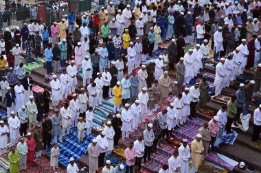 NEW DELHI, INDIA - APRIL 11, 2024: People from the Muslim community offers prayer (Namaz) on the occasion of Eid-al-Fitr at Jama Masjid,  on April 11, 2024 in New Delhi, India.  (Photo by Sanjeev Verma/Hindustan Times) clipart