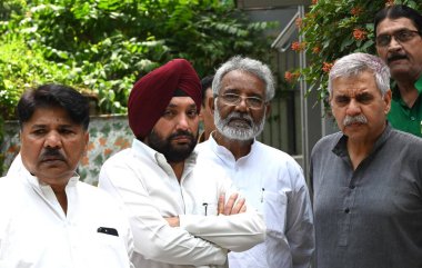 NEW DELHI, INDIA - 28 Nisan 2024: Kongre lideri Arvinder Singh Lovely Delhi Pradesh Kongre Başkanlığı görevinden istifa ettikten sonra Kalindi kolonisinde ikamet etti.