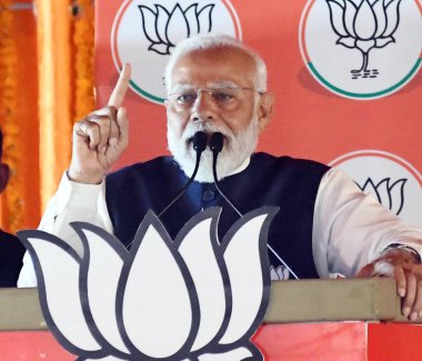NORTH 24 PARGANAS, INDIA - 6 Mart 2024: Başbakan Narendra Modi, Bharatiya Janata Partisi ve Bharatiya Janata Mohila Morcha tarafından 6 Mart 2024 tarihinde Hindistan 'ın Kuzey 24 Parganas kentinde düzenlenen Narishakti Vandana mitinginde bir konuşma yaptı.  