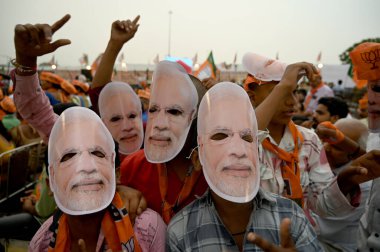 NEW DELHI, INDIA - 13 Nisan 2024: İnsanlar, Birlik İçişleri Bakanı Amit Şah 'ın 13 Nisan 2024 tarihinde Hindistan' ın Yeni Delhi kentinde gerçekleştirdiği 33.. 