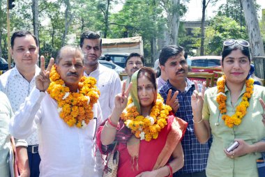 GHAZIABAD, INDIA - RP Pandey Bağımsız Lok Sabha Adayı 4 Nisan 2024 tarihinde Gaziabad, Hindistan 'da Gaziabad' da aday gösterilmek üzere Gaziabad Kolleksiyonuna ulaştı.. 