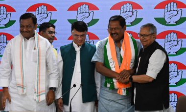 NEW DELHI, INDIA - APRIL 2, 2024: Muzaffarpur 'dan Lok Sabha BJP Milletvekili Ajay Nishad Meclis Başkanlığı, Bihar Mohan Prakash, Başkan, Medya ve Haberleşme Dairesi Pawan Khera, MP & Bihar PCC Başkanı Akhilesh Prasad Singh.