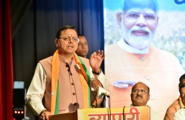 GHAZIABAD, INDIA - 21 Nisan: Uttarakhand Genel Sekreteri Pushkar Dhami 21 Nisan 2024 'te Hindistan' ın Gaziabad kentinde ticaret konferansında bir konuşma yaptı..