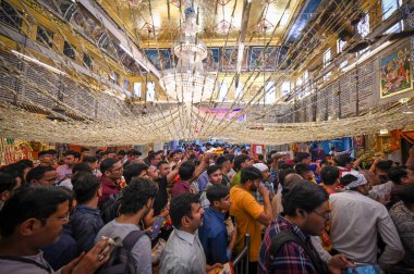 NEW DELHI, INDIA - 23 Nisan 2024: Hanuman Jayanti vesilesiyle Yeni Delhi, Hindistan 'da 23 Nisan 2024 tarihinde Hanuman Tapınağı Connaught Place' de büyük bir kalabalık görüldü. Fotoğraf: Sanchit Khanna / Hindustan Times)