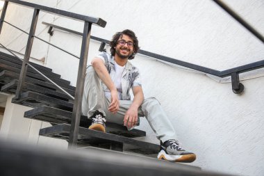 NEW DELHI, INDIA - 29 Şubat 2024: YouTuber CarryMinati, 29 Şubat 2024 tarihinde Hindistan 'ın Yeni Delhi kentinde HT şehrine verdiği özel röportajda. 