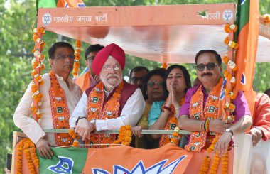 NEW DELHI, INDIA - 30 APRIL: Yeni Delhi BJP adayı Bansuri Swaraj 'ın Adaylık Mitingi, Birlik Bakanı Sardar Hardeep Singh Puri, Delhi BJP Başkanı Virendra Sachdeva, Delhi BJP Sorumlu Om Prakash Dhankar ve diğer liderler 