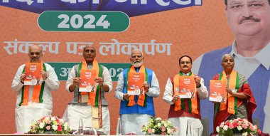 NEW DELHI, INDIA - 14 Nisan 2024: Başbakan Narendra Modi ile Birlik Savunma Bakanı Rajnath Singh ve İçişleri Bakanı Amit Şah, BJP Ulusal Başkanı JP Nadda, Maliye Bakanı Nirmala Sitharaman. 