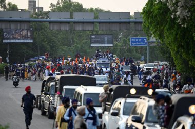 NEW DELHI, INDIA - APRIL 28, 2024: Sri Participants during the Jarnaili Fateh March to celebrate Delhi Fateh Diwas, commemorating the 400th birth anniversary of Mata Gujri ji, by Delhi Sikh Gurdwara Committee, from Majnu Ka Tila to Red Fort. clipart