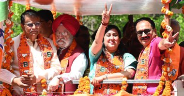 NEW DELHI, INDIA - 30 APRIL: Yeni Delhi BJP adayı Bansuri Swaraj 'ın Adaylık Mitingi, Birlik Bakanı Sardar Hardeep Singh Puri, Delhi BJP Başkanı Virendra Sachdeva, Delhi BJP Sorumlu Om Prakash Dhankar ve diğer liderler 