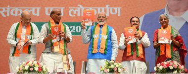 NEW DELHI, INDIA - 14 Nisan 2024: Başbakan Narendra Modi ile Birlik Savunma Bakanı Rajnath Singh ve İçişleri Bakanı Amit Şah, BJP Ulusal Başkanı JP Nadda, Maliye Bakanı Nirmala Sitharaman. 