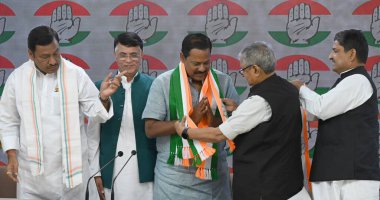 NEW DELHI, INDIA - APRIL 2, 2024: Muzaffarpur 'dan Lok Sabha BJP Milletvekili Ajay Nishad Meclis Başkanlığı, Bihar Mohan Prakash, Başkan, Medya ve Haberleşme Dairesi Pawan Khera, MP & Bihar PCC Başkanı Akhilesh Prasad Singh.