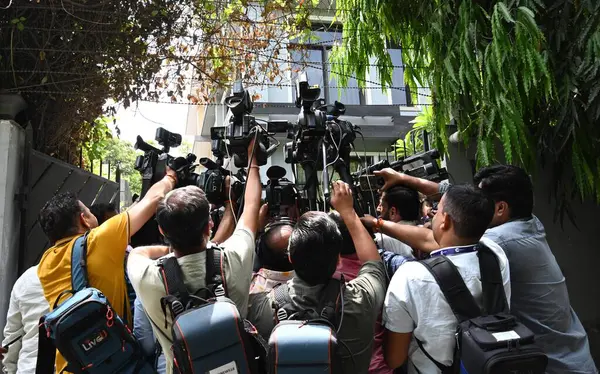 NEW DELHI, INDIA - 28 Nisan 2024: Kongre lideri Arvinder Singh Lovely Delhi Pradesh Kongre Başkanlığı görevinden istifa ettikten sonra Kalindi kolonisinde ikamet etti.