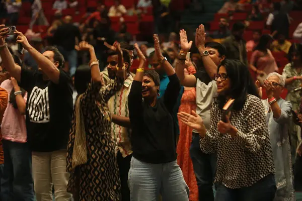 stock image NEW DELHI, INDIA - MARCH 17, 2024: Crowd enjoying the session of Bollywood singer Mohit Chauhan with lyricist Gulzar during the 17th Kathakar International Storytellers Festival at Delhis Bharat Mandapam, Pragati Maidan, on March 17, 2024