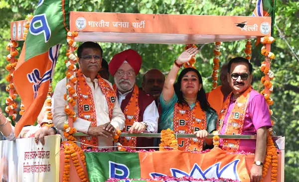 NEW DELHI, INDIA - 30 APRIL: Yeni Delhi BJP adayı Bansuri Swaraj 'ın Adaylık Mitingi, Birlik Bakanı Sardar Hardeep Singh Puri, Delhi BJP Başkanı Virendra Sachdeva, Delhi BJP Sorumlu Om Prakash Dhankar ve diğer liderler 