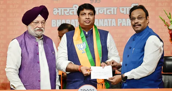 stock image NEW DELHI, INDIA - APRIL 11:  Rohan Gupta congress spokesperson joins BJP in the presence of Vinod Tawde(3L) and Hardeep Singh Puri (L) at BJP HQ at DDU Marg  on April 11, 2024 in New Delhi, India.