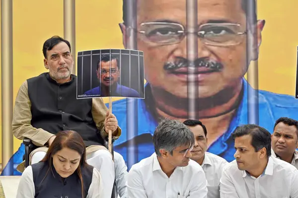 stock image NEW DELHI, INDIA - APRIL 7, 2024: AAP leaders Gopal Rai, Shelly Oberoi and others during party's day-long 'samuhik upvas' in protest against the arrest of party leader and Delhi CM Arvind Kejriwal at Jantar Mantar