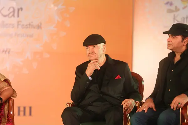 stock image NEW DELHI, INDIA - MARCH 17, 2024: Bollywood actor Prem Chopra with singer Mohit Chauhan during the 17th Kathakar International Storytellers Festival at Delhis Bharat Mandapam, Pragati Maidan, on March 17, 2024 in New Delhi, India 