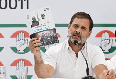 Kongre kıdemli partisi, 5 Nisan 2024 'te Yeni Delhi, Hindistan' da yapılacak olan Lok Sabha seçimleri öncesinde parti manifestosunun açıklanması sırasında Rahul Gandhi 'ye seslendi.