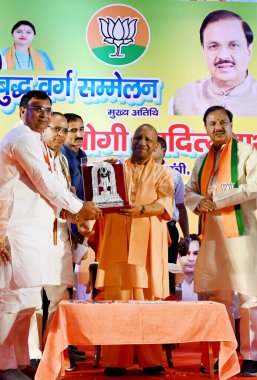 GREATER NOIDA, INDIA - 1 Nisan 2024 'te Hindistan' ın başkenti Büyük Noida 'da GL Bajaj Teknoloji ve Yönetim Enstitüsü' nde entellektüellerin katıldığı bir programa katıldı.. 