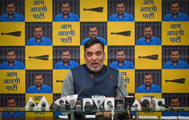 NEW DELHI, INDIA - APRIL 6, 2023: AAP Genel Başkanı ve Delhi Kabine Bakanı Gopal Rai, seçim komisyonuna yaptığı açıklamada, seçim kurulunu Bharatiya Janata Partisi 'nin (BJP) emriyle çalışmakla suçladı.)