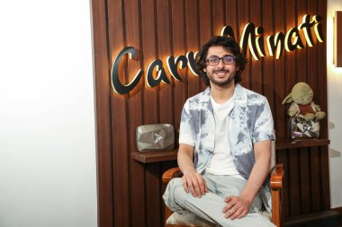 NEW DELHI, INDIA - 29 Şubat 2024: YouTuber CarryMinati, 29 Şubat 2024 tarihinde Hindistan 'ın Yeni Delhi kentinde HT şehrine verdiği özel röportajda. 