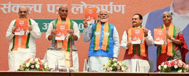 NEW DELHI, INDIA - 14 Nisan 2024: Başbakan Narendra Modi ile Birlik Savunma Bakanı Rajnath Singh ve İçişleri Bakanı Amit Şah, BJP Ulusal Başkanı JP Nadda, Maliye Bakanı Nirmala Sitharaman. 