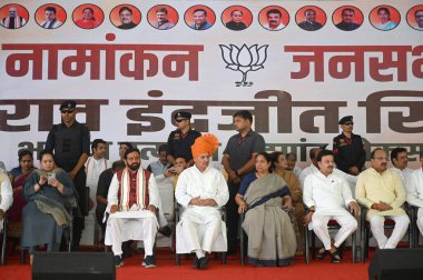 GURUGRAM, INDIA - APRIL 29, 2024: Haryana başbakanı, Nayab Singh Saini, Birlik Dışişleri Bakanı ve BJP Gurugram meclis seçmen adayı, Rao Inderjit Singh ve eski milletvekili Sudha Yadav 
