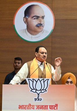 NEW DELHI, INDIA - APRIL 27, 2024: BJP Ulusal Parti Başkanı JP Nadda Delhi Sih Gurdwara Yönetim Komitesi 'nin 7 üyesi arasında Sih halkına seslenirken, Parminder Singh Noni, Parminder Singh Lucky, Bhupender Singh Ginni.