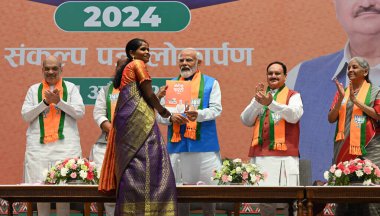 NEW DELHI, INDIA - 14 Nisan 2024: Başbakan Narendra Modi ile Birlik Savunma Bakanı Rajnath Singh ve İçişleri Bakanı Amit Şah, BJP Ulusal Başkanı JP Nadda, Maliye Bakanı Nirmala Sitharaman. 