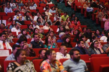 NEW DELHI, INDIA - 17 Mart 2024: Bollywood şarkıcısı Mohit Chauhan 'ın 17 Mart 2024' te Delhis Bharat Mandapam, Pragati Meydan 'da düzenlenen 17.