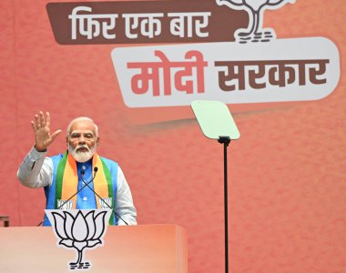 NEW DELHI, INDIA - 14 APRIL 2024: BJP 'den Sankalp Patra' nın Lok Sabha Seçimleri için BJP Genel Merkezi 'nde fırlatılması sırasında Başbakan Narendra Modi