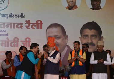 UDHAMPUR, INDIA - 12 Nisan 2024 tarihinde Hindistan 'ın Udhampur kentinde yapılan Lok Sabha seçimleri öncesinde düzenlenen halk mitinginde Başbakan Narendra Modi parti liderleri ve çalışanları karşıladı. Fotoğraf: Waseem Andrabi / Hindustan Times)