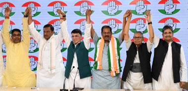 NEW DELHI, INDIA - APRIL 2, 2024: Muzaffarpur 'dan Lok Sabha BJP Milletvekili Ajay Nishad Meclis Başkanlığı, Bihar Mohan Prakash, Başkan, Medya ve Haberleşme Dairesi Pawan Khera, MP & Bihar PCC Başkanı Akhilesh Prasad Singh.