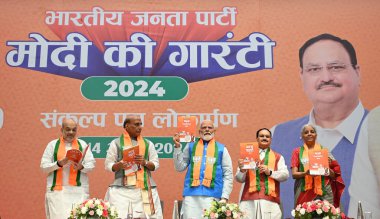 NEW DELHI, INDIA - 14 Nisan 2024: Başbakan Narendra Modi ile Birlik Savunma Bakanı Rajnath Singh ve İçişleri Bakanı Amit Şah, BJP Ulusal Başkanı JP Nadda, Maliye Bakanı Nirmala Sitharaman. 