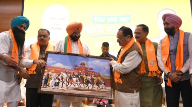 NEW DELHI, INDIA - APRIL 27, 2024: Delhi 7 üye Delhi Sikh Gurdwara Yönetim Komitesi Jasmin Singh Noni, Parminder Singh Lucky, Bhupender Singh Ginni, Ramandeep Singh Thapar, Ramanjot Singh Meeta, Harjeet Singh Pappa, Manjeet Singh Aulakh.