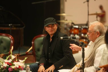 NEW DELHI, INDIA - 17 Mart 2024: Bollywood şarkıcısı Mohit Chauhan 17. Kathakar Uluslararası Hikayeciler Festivali sırasında Delhis Bharat Mandapam, Pragati Meydan, 17 Mart 2024 tarihinde Yeni Delhi, Hindistan