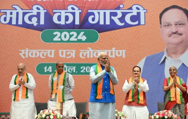 NEW DELHI, INDIA - 14 Nisan 2024: Başbakan Narendra Modi ile Birlik Savunma Bakanı Rajnath Singh ve İçişleri Bakanı Amit Şah, BJP Ulusal Başkanı JP Nadda, Maliye Bakanı Nirmala Sitharaman. 