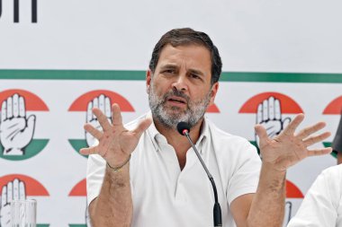 Kongre kıdemli partisi, 5 Nisan 2024 'te Yeni Delhi, Hindistan' da yapılacak olan Lok Sabha seçimleri öncesinde parti manifestosunun açıklanması sırasında Rahul Gandhi 'ye seslendi.