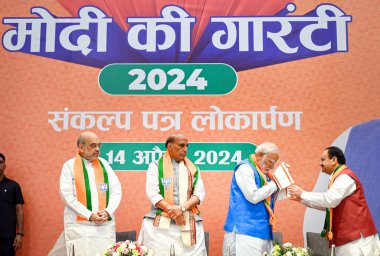 NEW DELHI, INDIA - APRIL 14: Başbakan Narendra Modi, İçişleri Bakanı Amit Shah, Savunma Bakanı Rajnath Singh, BJP Başkanı JP Nadda, BJP 'den Sankalp Patra' nın Lok Sabha seçimleri için 14 Nisan 2024 tarihinde BJP Genel Merkezi 'nde açılışında, 14 Nisan 2024