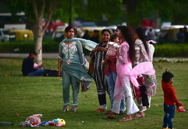 stock image NEW DELHI, INDIA - APRIL 13: Visitors at Kartavaya Path as Clouds and strong wind blow over Kartavya Path , on April 14, 2024 in New Delhi, India. IMD said that due to the influence of several weather systems