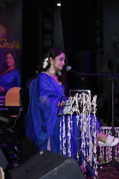 stock image NEW DELHI, INDIA - MARCH 29, 2024: Singer Supriya Joshi performs during an event organized by Lutff and Prajna Foundation to celebrate 35 years of the TV serial on the poet Mirza Ghalib's life