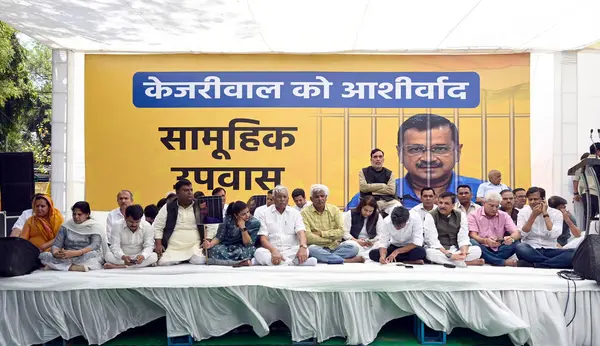 stock image NEW DELHI, INDIA - APRIL 7, 2024: AAP leader Sanjay Singh with party leaders during party's day-long 'samuhik upvas' in protest against the arrest of party leader and Delhi CM Arvind Kejriwal at Jantar Mantar, on April 7, 2024 in New Delhi, India.