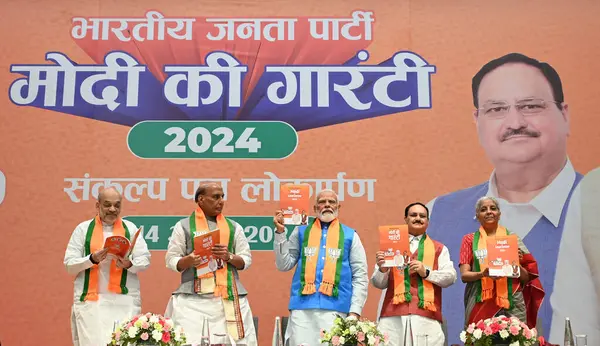 NEW DELHI, INDIA - 14 Nisan 2024: Başbakan Narendra Modi ile Birlik Savunma Bakanı Rajnath Singh ve İçişleri Bakanı Amit Şah, BJP Ulusal Başkanı JP Nadda, Maliye Bakanı Nirmala Sitharaman. 