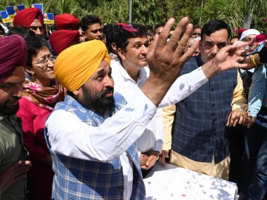 NEW DELHI, INDIA - MARCH 23, 2024: Punjab CM Bhagwant Mann, Delhi Govt ministers Atishi Marlena, Saurabh Bhardwaj, Gopal Rai with party supporters and workers paying flower tribute to three freedom fighters  Bhagat Singh, Rajguru and Sukhdev. clipart