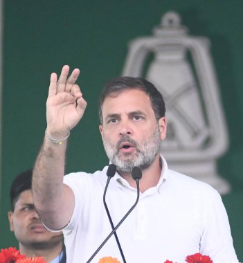 PATNA, INDIA - 3 Mart 2024 'te Hindistan' ın Patna kentinde RJD 'nin Jan Vishwas Maha Rallisi' nde konuşma yapan Kongre Başkanı Rahul Gandhi. Hindistan Ulusal Kalkınma Özel İttifakı (INDIA) liderleri)