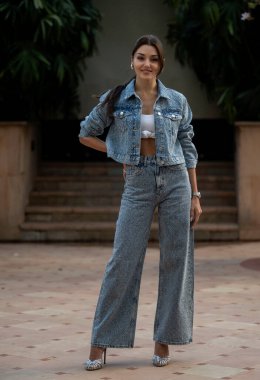 MUMBAI, INDIA - 6 Mart 2024: Türk aktris Hande Erel, HT City 'ye verdiği özel röportajda poz verdi