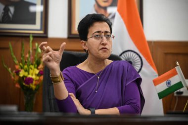 NEW DELHI, INDIA - 5 Mart 2024: Atishi Marlena, Delhi Maliye Bakanı, 5 Mart 2024 tarihinde Vidhan Sabha 'da yapılan bir röportajda 